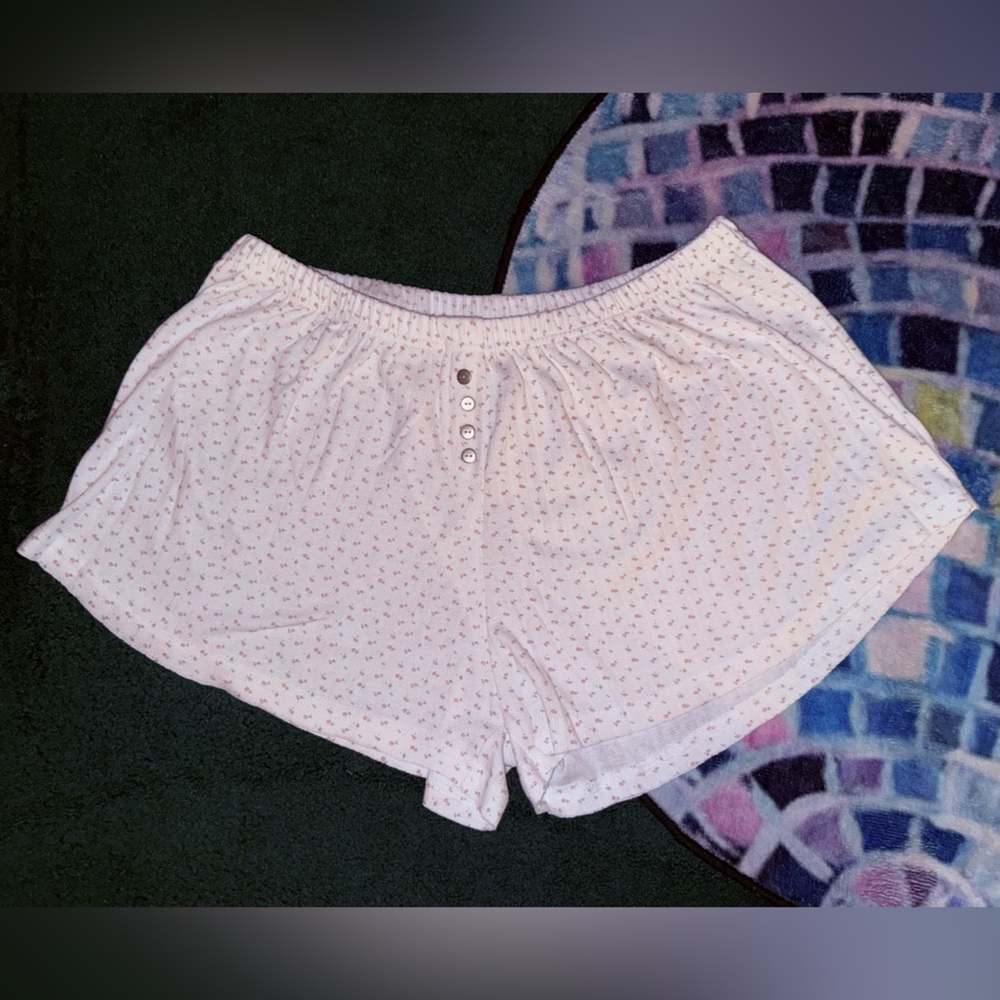 POL White Floral Detail Shorts - Large -‎ New